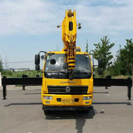 東風(fēng)12噸汽車吊 全能工作伙伴與五金工具的完美結(jié)合